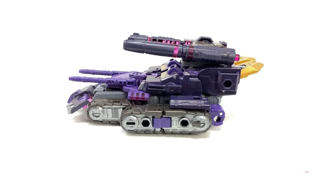 In Hand Image Of Transformers Legacy Evolution Tarn  (39 of 44)